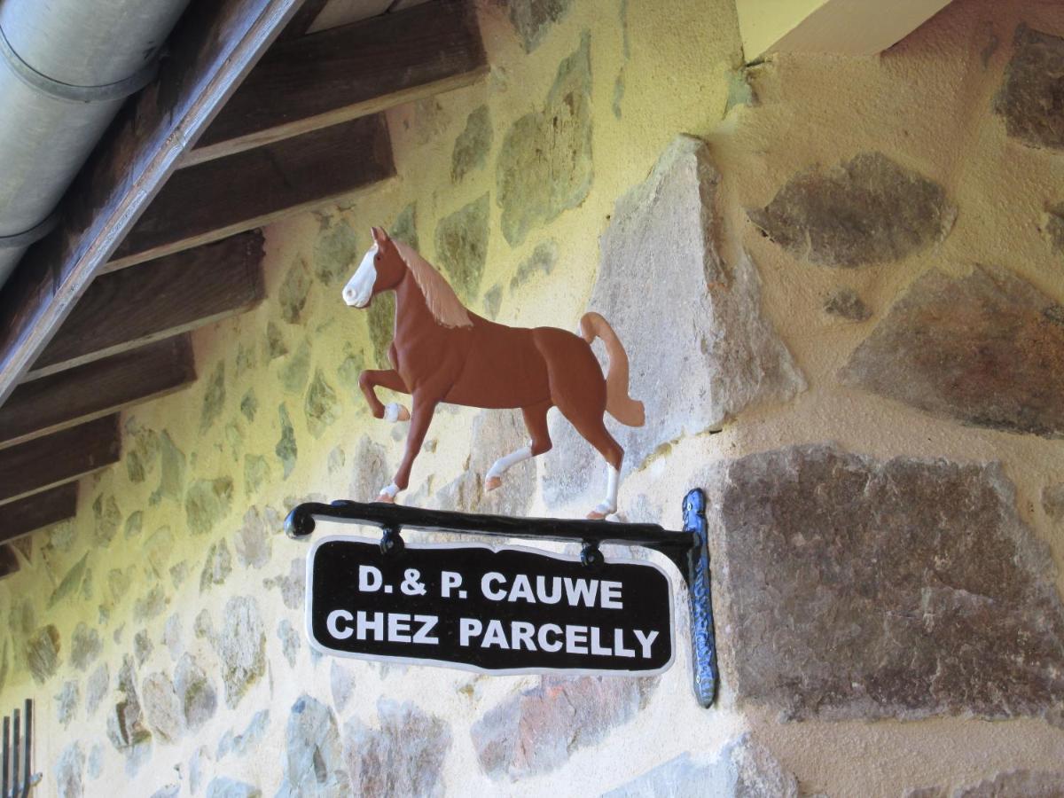 La Vache Sur Le Toit Montagny (Loire) Exterior foto